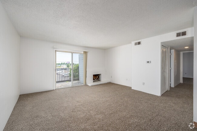 2BR, 1.5BA - 960SF - Living Room - Autumn Place