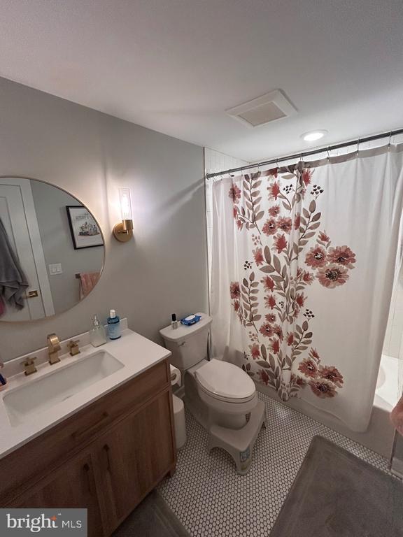 Foto del edificio - 5830 Henry Ave