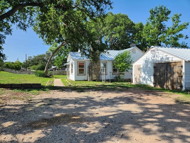Foto del edificio - 692 Town Creek Rd