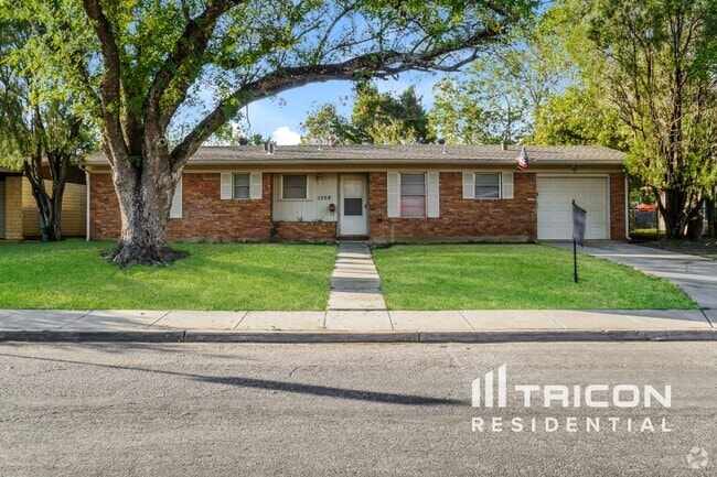 Building Photo - 1506 Viewridge Dr
