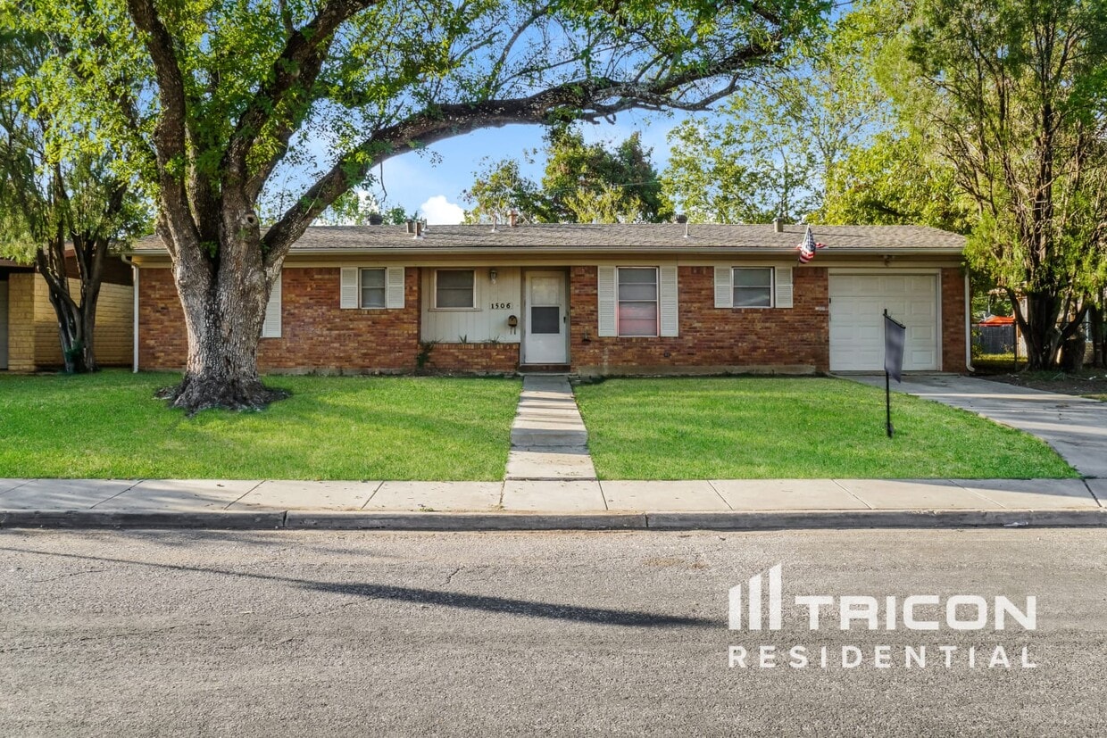 Primary Photo - 1506 Viewridge Dr