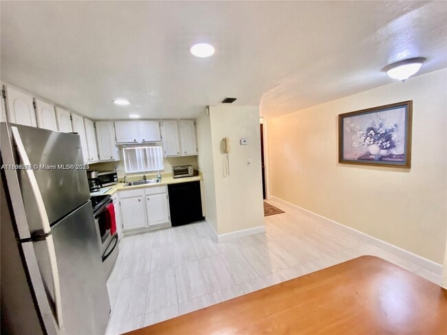 Foto del edificio - 671 S Hollybrook Dr