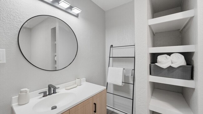 Building Photo - 2503 Irwin Dr