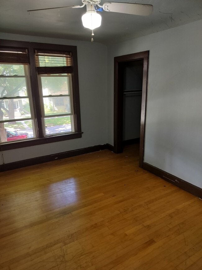 Building Photo - 422 N Maple Ave