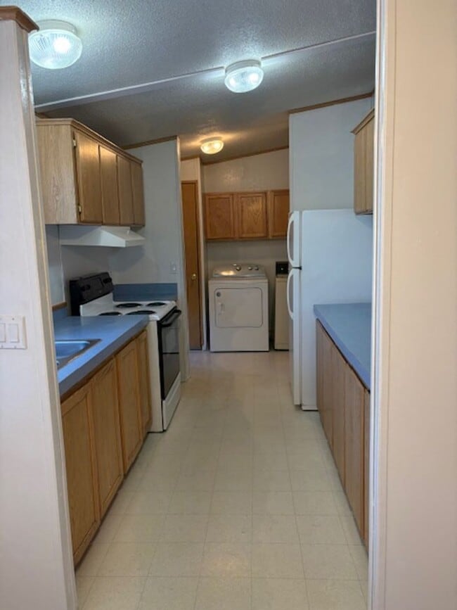 Building Photo - Cozy 3-Bedroom, 2-Bath Mobile home in a Great Location