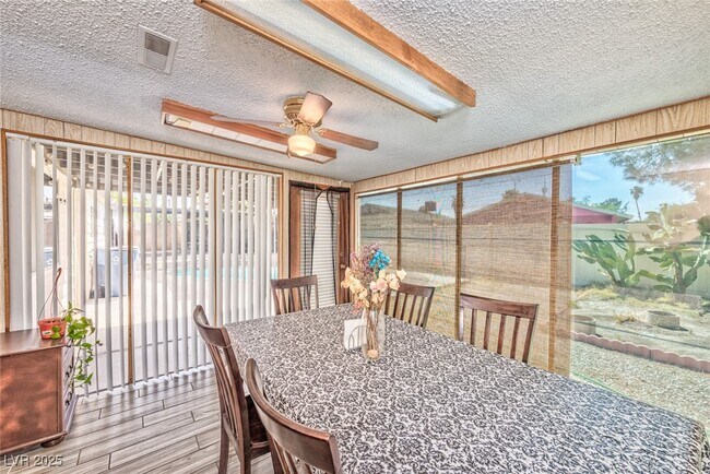 Foto del edificio - 5243 Orinda Ave