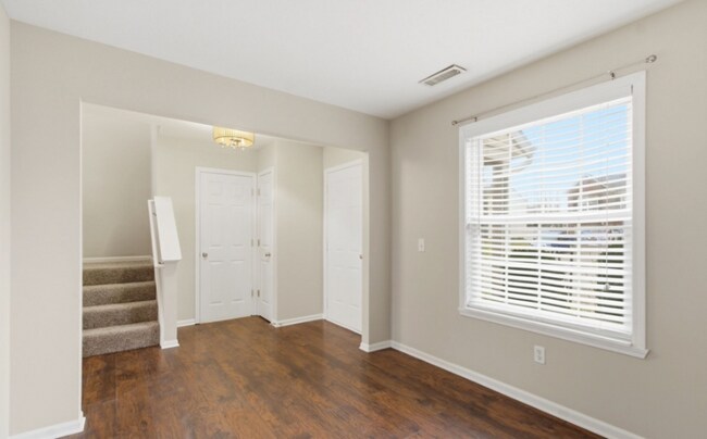 Building Photo - 10870 Balfour Dr