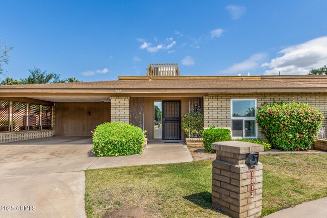 Building Photo - 1012 E Wagon Wheel Dr