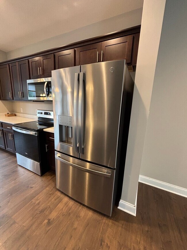 Building Photo - Beautiful Townhome in Cannosburg!
