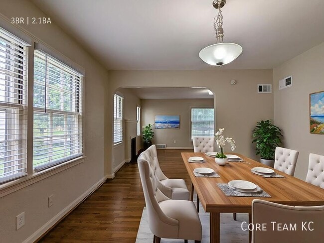 Building Photo - 629 E Meyer Blvd