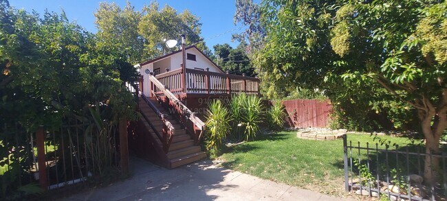 Foto del edificio - Central Roseville, 1 Bed, 1 Ba, Wall Air, ...