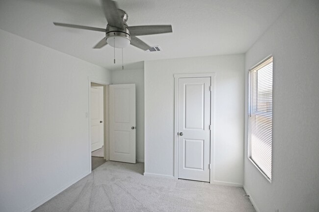 Building Photo - 2407 Shady Grv