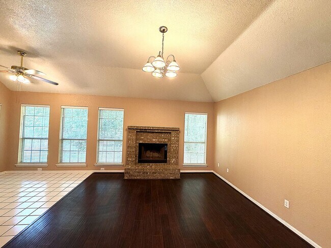 Building Photo - 405 Gina Dr