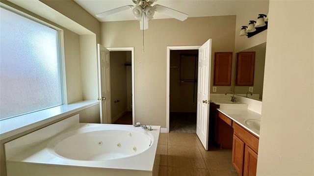 Building Photo - 1256 Logan Dr