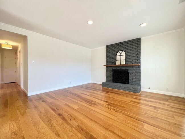 Building Photo - Breathtaking Remodeled Linda Mar Rancher - Amazing Back Yard!