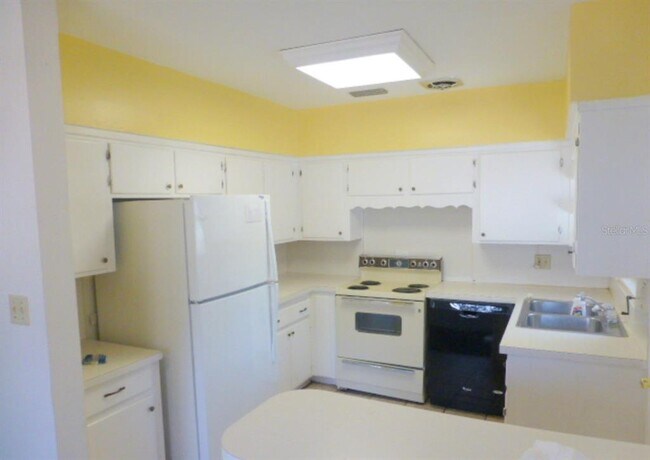 Building Photo - 307 Louis St