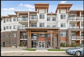 Building Photo - 5415-5415 Brydon Crescent