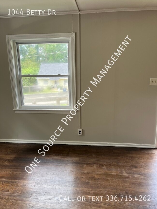 Building Photo - 1044 Betty Dr