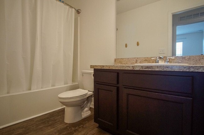 PRIVATE BATHROOM - 888 Grandin St