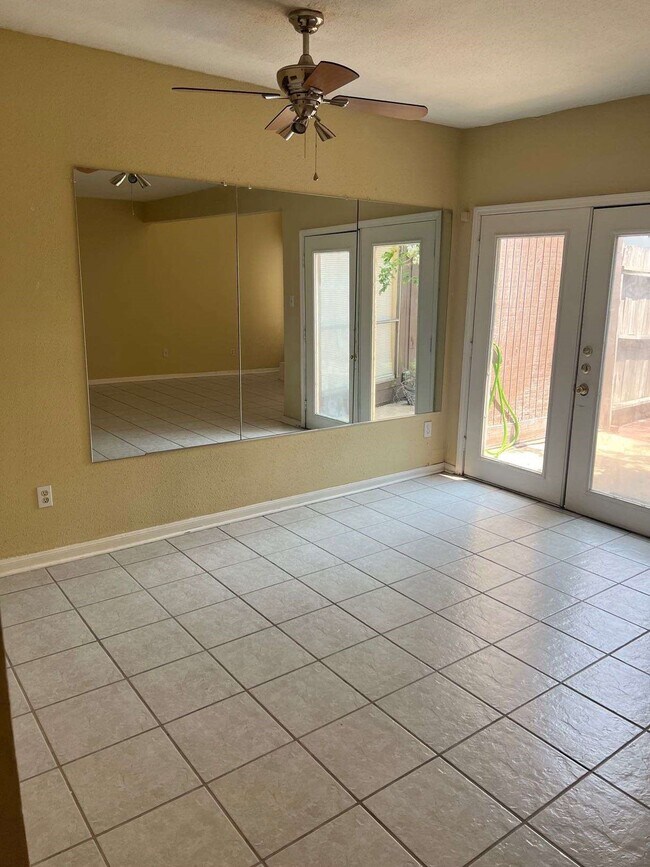 Foto del edificio - 11217 Briar Forest Dr