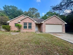 Building Photo - 3815 Maple Dr Building Photo - 3815 Maple Dr