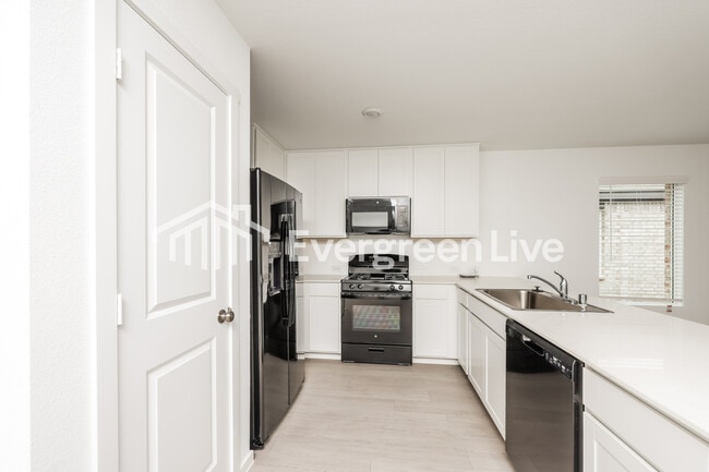 Foto del edificio - 1629 Sparrow Hawk Rd