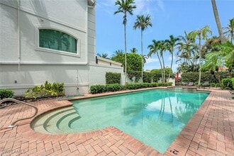 Building Photo - 1004 5th St S