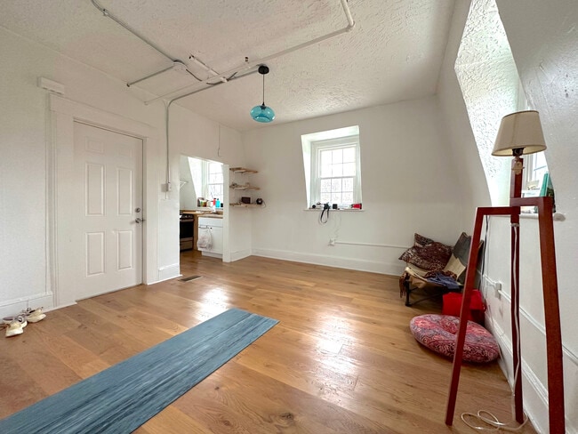 Building Photo - 58 Dubois St