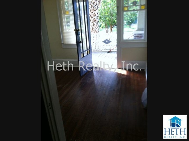 Foto del edificio - 2047 Myra St