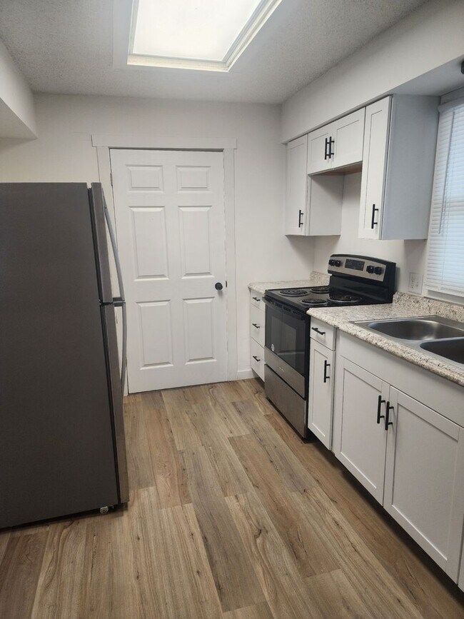 Building Photo - 4143 W Burbank St