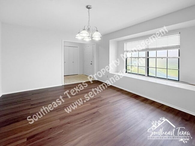 Building Photo - 1099 Sunmeadow Dr