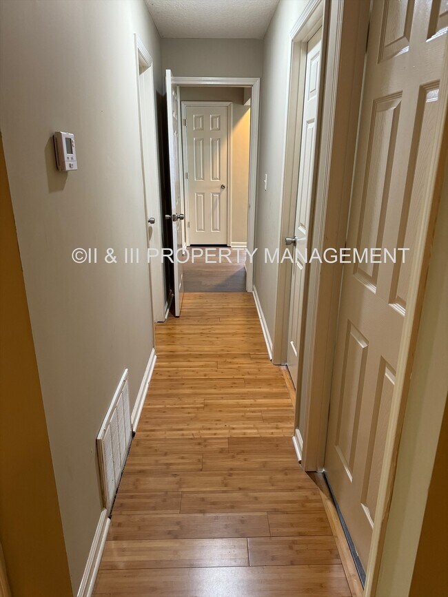 Foto del edificio - 1306 E 123rd Terrace