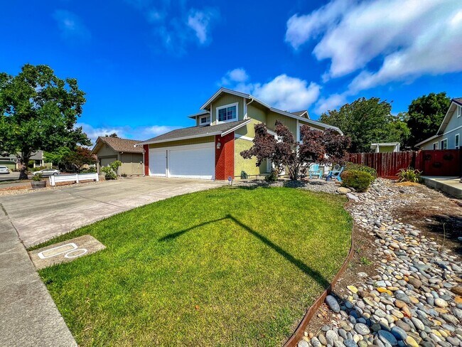 Building Photo - Stylish 3-bedroom, 2.5-bath home tucked in...