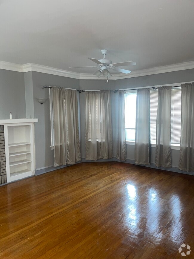 Building Photo - 8230 S Hermitage Ave