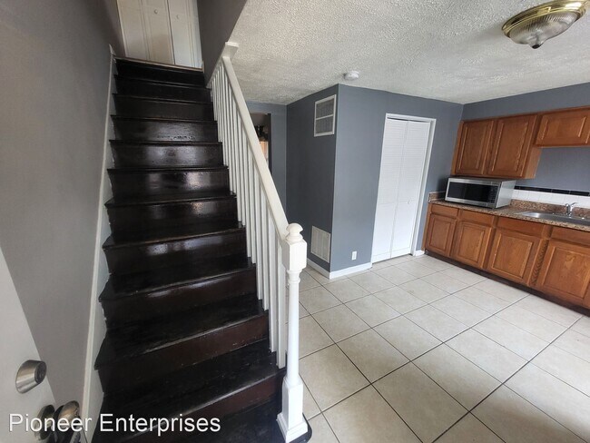 Building Photo - 3 br, 1 bath House - 352 Bigley Ave