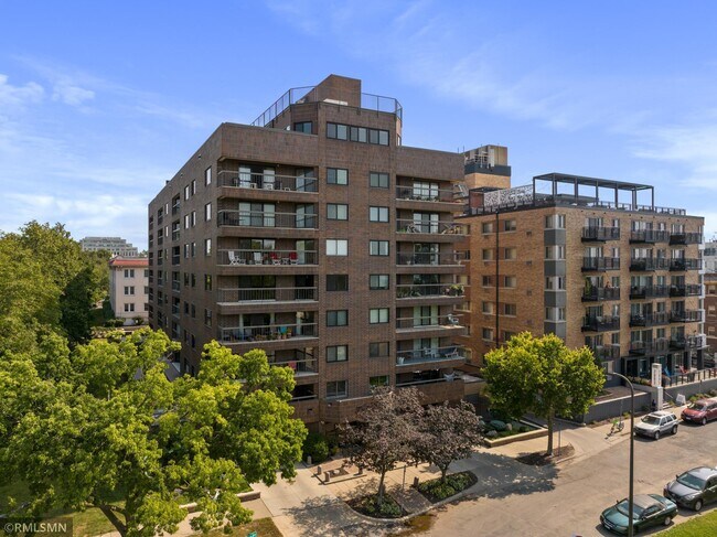 Building Photo - 2885 Knox Ave S