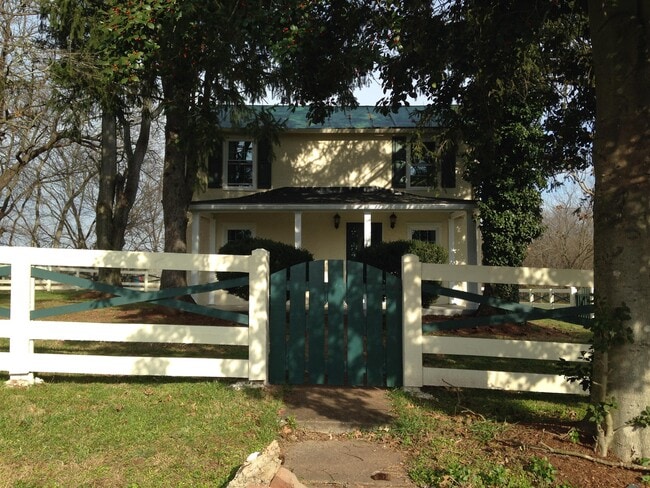 Photo - 9825 Meetze Rd House