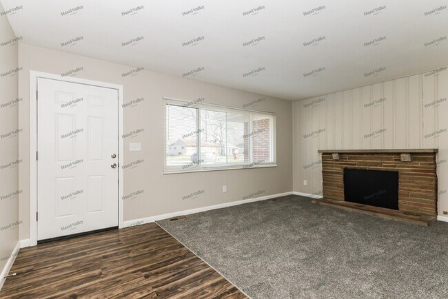 Foto del edificio - 4065 Locustwood Dr