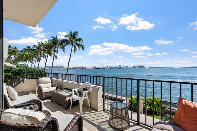 Building Photo - 520 Brickell Key Dr