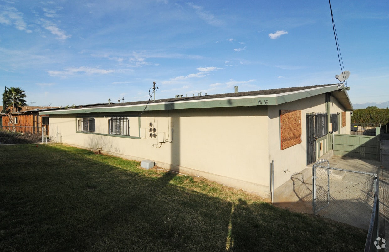 Primary Photo - 8969-9097 Indiana Ave
