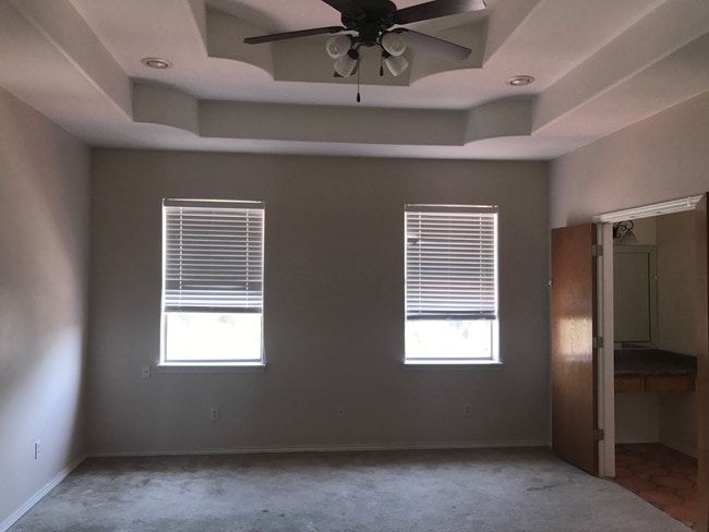 Building Photo - 702 San Angel Cir