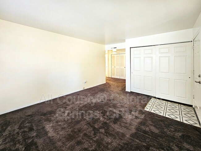 Building Photo - 1129 Cree Dr