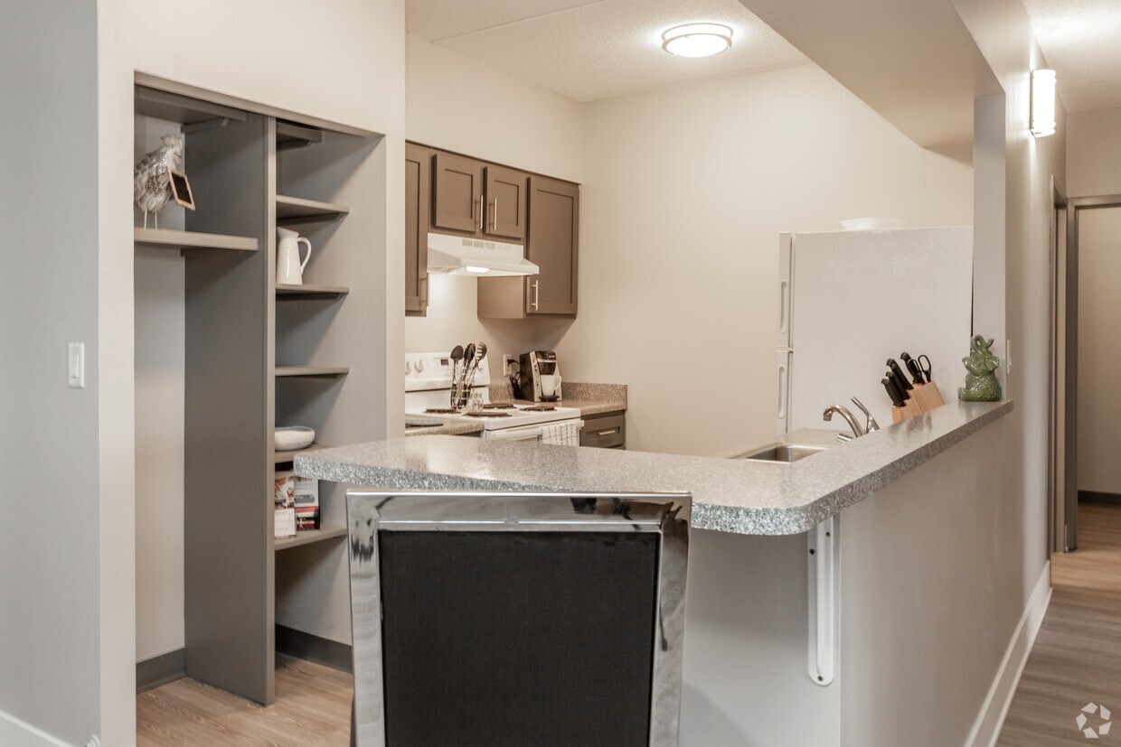 The Village at Gray's Lake Apartments in Des Moines, IA