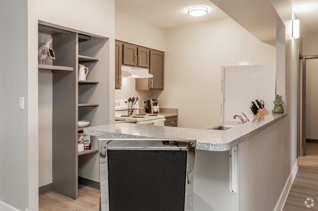 Interior Photo - The Village at Gray's Lake Apartments - De...