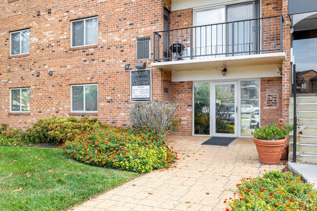 Oficina de arrendamiento - The Manor/The Manor East Apartments