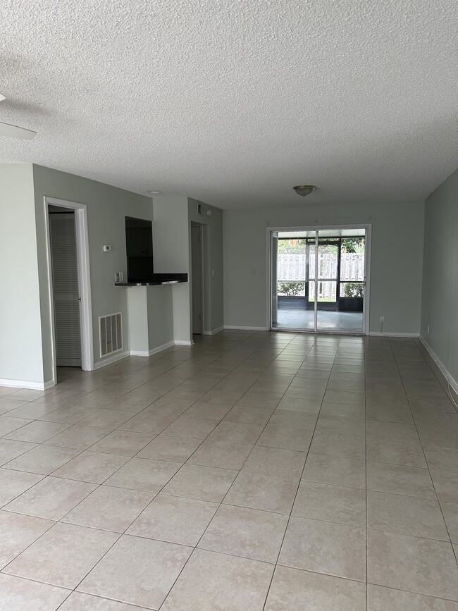 Building Photo - 695-A1A A1A N