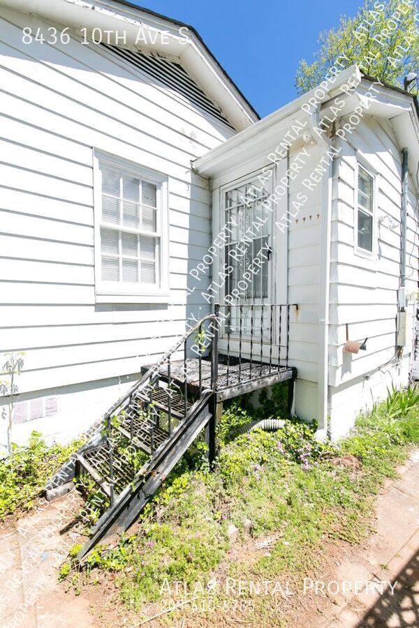 Building Photo - 8436 10th Ave S