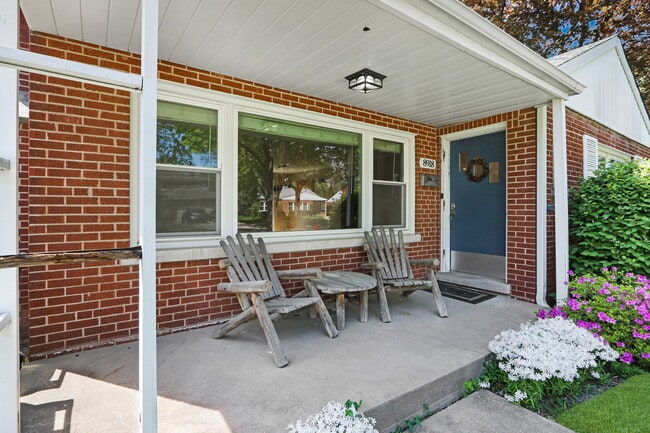 Building Photo - 8918 Parkside Ave