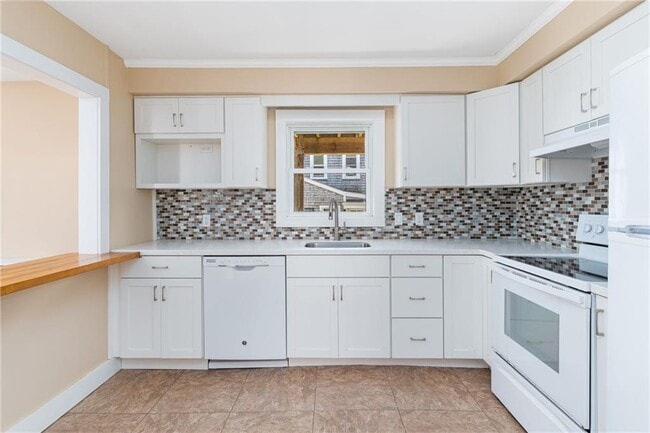 Building Photo - 23 Holland St