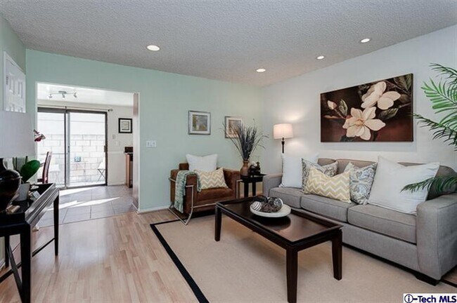 Foto del edificio - 205 Violet Ave